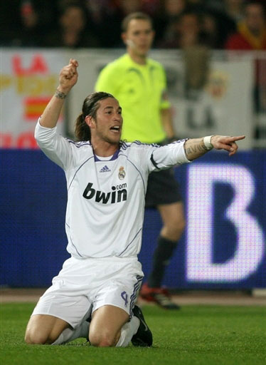 男篮传奇得分后卫曾对科比砍20分，800度近视神准投篮