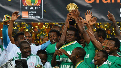 西媒：巴列卡诺球迷大巴在波兰遭50多人蒙面袭击，数人受伤