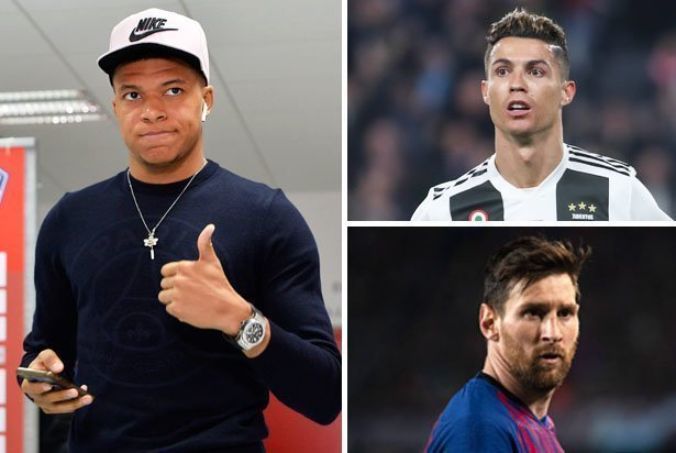 篮球火箭主力球员赛后接受采访