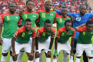 内姆布哈德过去两场砍43分23助仅1失误，史上首位新秀做到